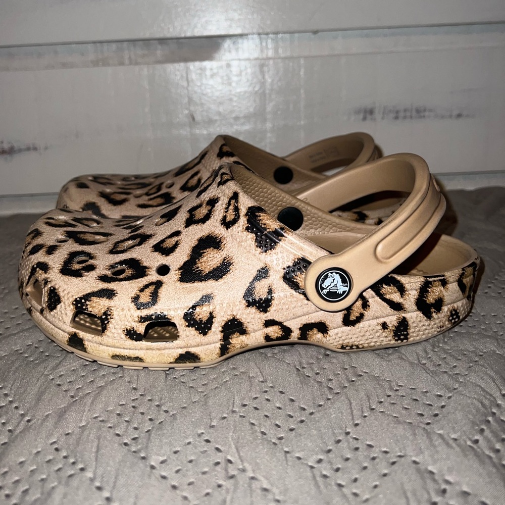 Classic Crocs Leopard Print